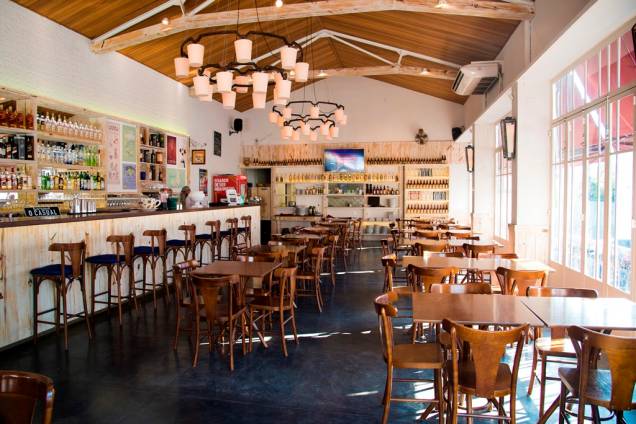 O bar ocupa o espaço do antigo Ô Restaurante