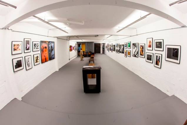 A galeria reúne trabalhos de mais de vinte fotógrafos