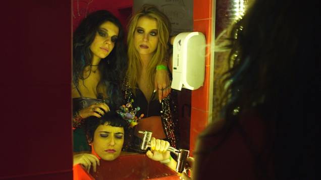 #Garotas - O Filme: Beth, Milena e Carina são amigas inseparáveis