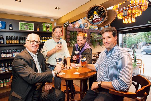	Garcia, Fedalto, Patury e Hemmelmann, na Get Your Beer: misto de bar e showroom