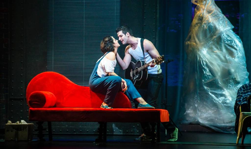 Ghost - O Musical: baseado no filme "Ghost — O Outro Lado da Vida" Ghost - O Musical: baseado no filme "Ghost — O Outro Lado da Vida"