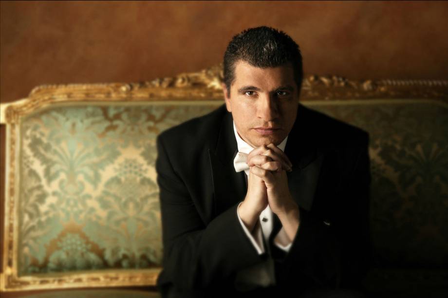 O maestro costa-riquenho Giancarlo Guerrero