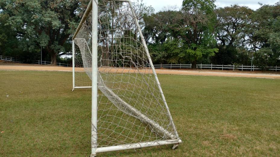 Gol: algumas traves para jogar futebol são móveis