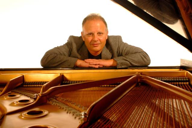 O cantor, pianista e compositor Guilherme Arantes