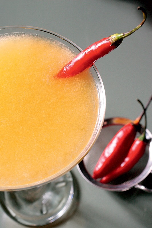 Margarita de manga com toque de pimenta dedo-de-moça: um dos drinques do Suíte Savalas