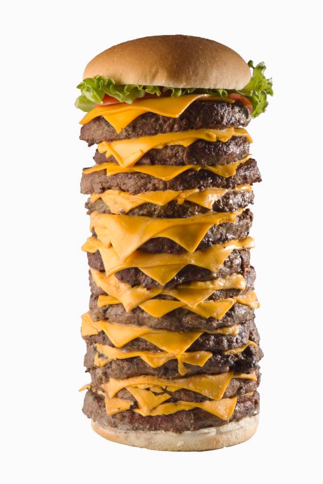 Dia Internacional do Hambúrguer: lanche com 40 centímetros de altura e 3 quilos