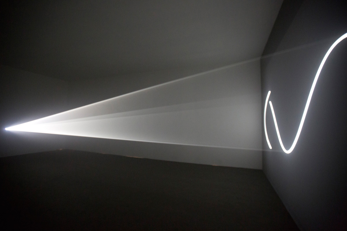 imaterialidade-obra-de-anthony-mccall-foto-de-alexandre-nunis-jpg-jpeg.jpeg