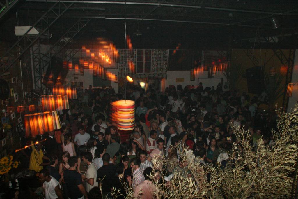 Diquinta: festas regadas a MPB e samba costumam agitar as noites da casa da Vila Leopoldina