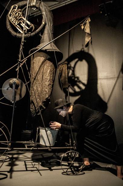 Era comum que os atores do "Teatro da Morte" pintassem seus rostos de branco