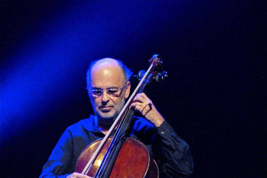 O violoncelista Jaques Morelenbaum