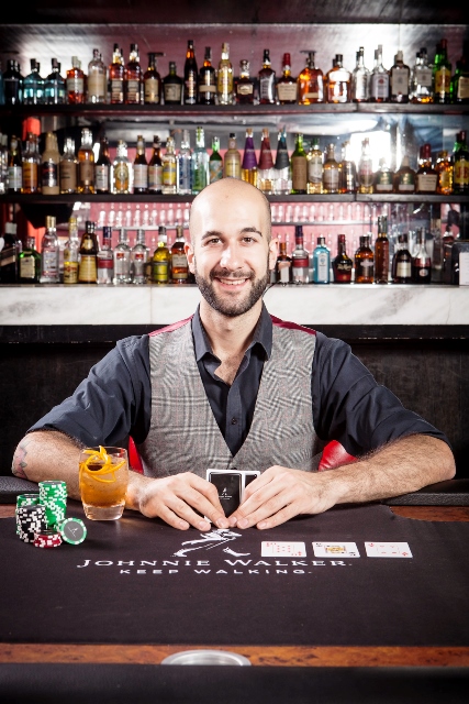 O bartender Fabio La Pietra O bartender Fabio La Pietra