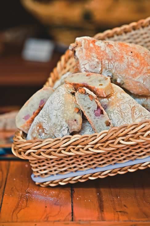 Ciabatta de mortadela italiana e pistache