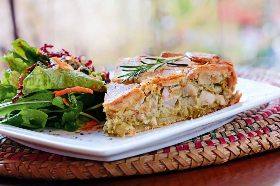 Torta de aspargo, palmito e gorgonzola