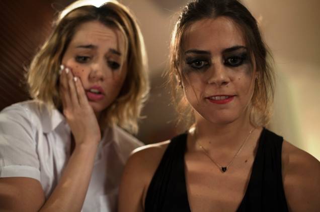 Bata Antes de Entrar: as atrizes Ana De Armas e Lorenza Izzo Bata Antes de Entrar: as atrizes Ana De Armas e Lorenza Izzo
