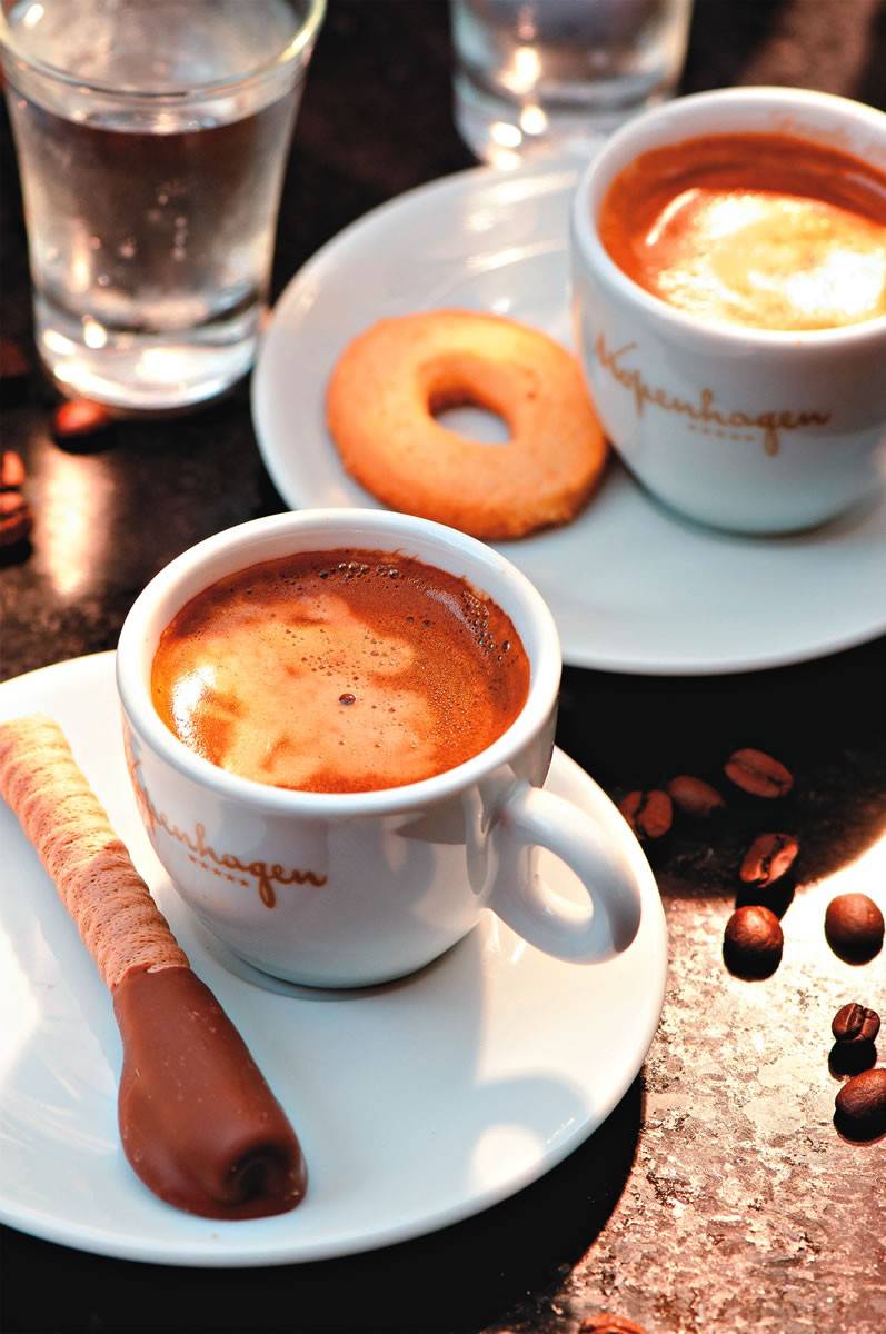 Kopenhagen: canudo de biju acompanha expresso