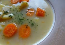 Krupnik: sopa de cevadinha com caldo de carne, cenoura e batata com toque de manteiga Krupnik: sopa de cevadinha com caldo de carne, cenoura e batata com toque de manteiga