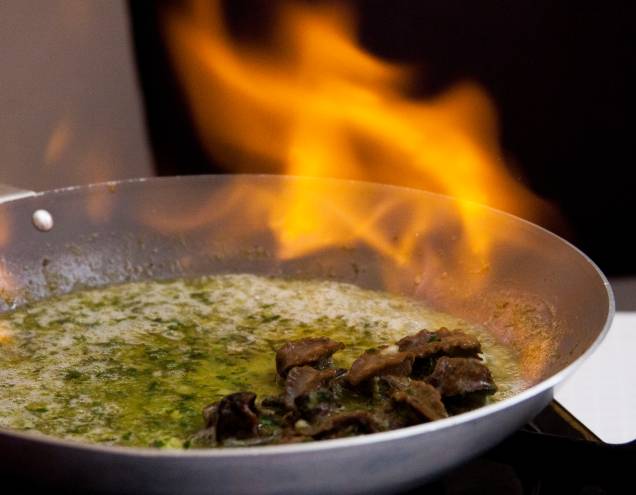 Le Casserole: o escargot é acompanhado por polenta mole Le Casserole: o escargot é acompanhado por polenta mole