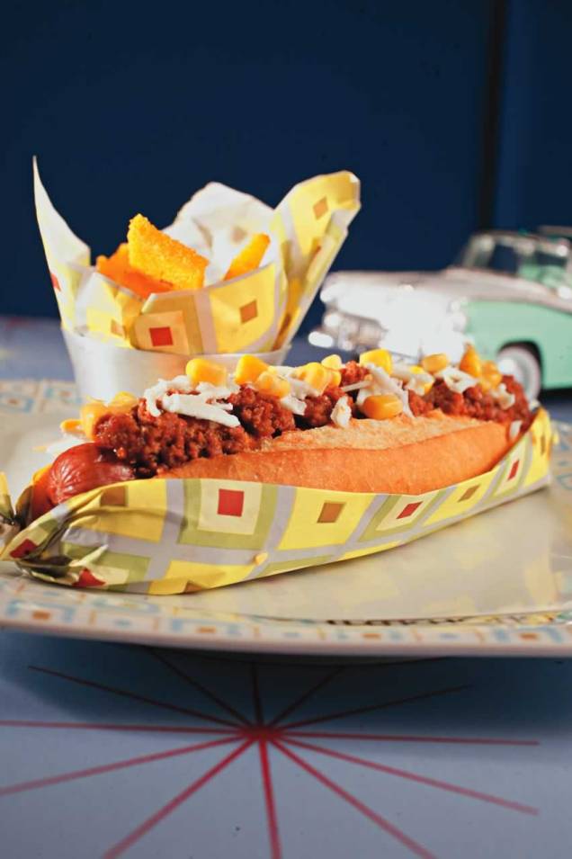 Na Lanchonete da Cidade, o hot-dog bidu traz a salsicha coberta por chili