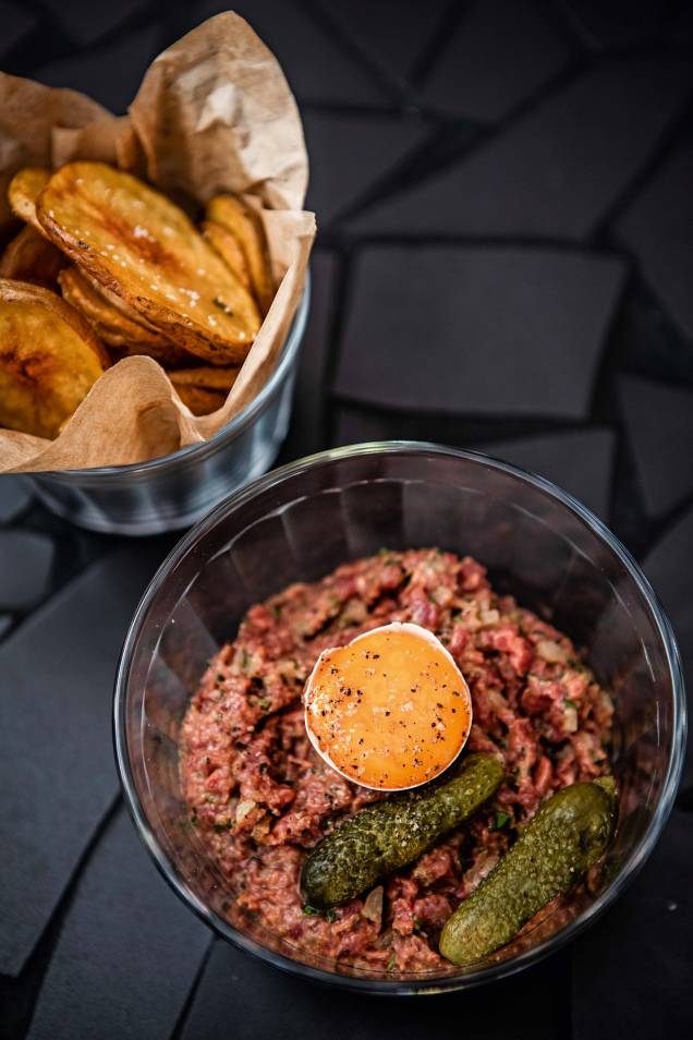 Steak tartare: vai com gema por cima