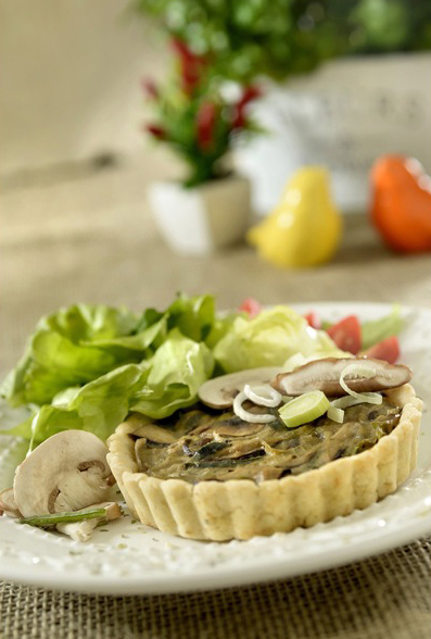 Lilóri: quiche com salada de folhas