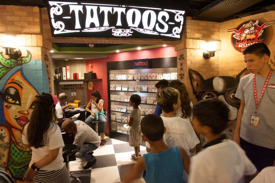 Um salão de tatuagem está entre as 52 atrações
