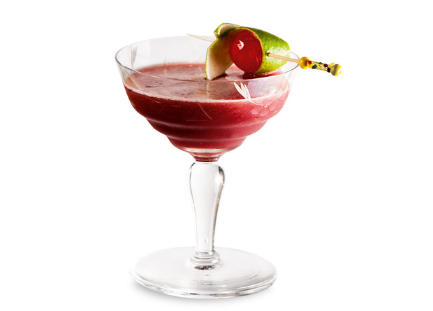 Purple lychee: gim, licor de lichia e a própria fruta, limão e geleia de amora Purple lychee: gim, licor de lichia e a própria fruta, limão e geleia de amora