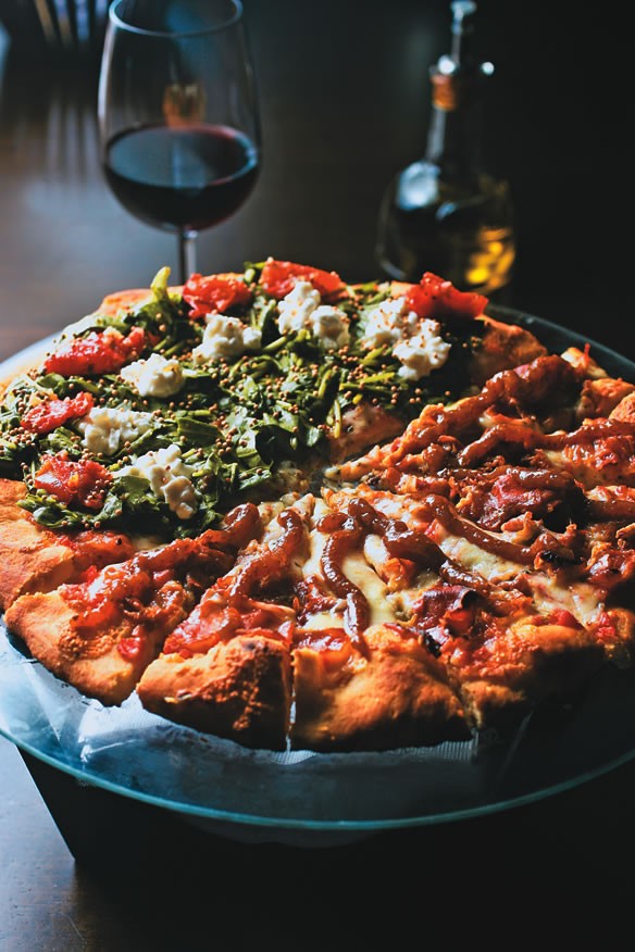As pizzas razzo e de parma: duas das 33 sugestões do cardápio