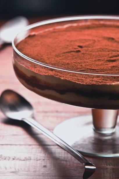 Tiramisu servido direto da travessa
