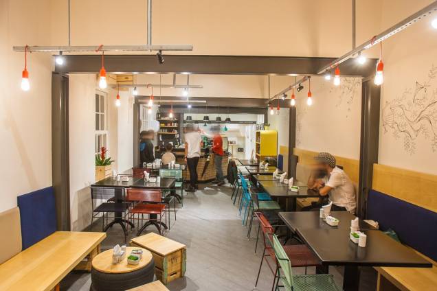 Para chegar a esta cafeteria escondidinha é preciso entrar em uma pequena vila Para chegar a esta cafeteria escondidinha é preciso entrar em uma pequena vila