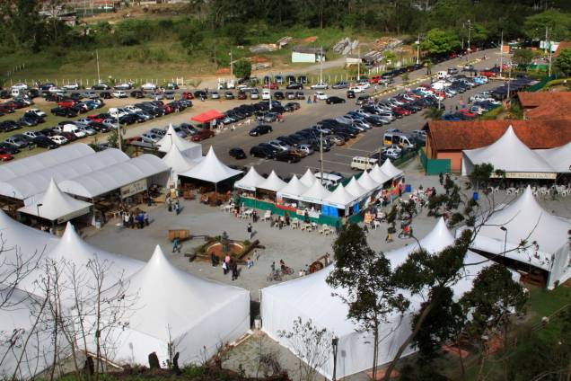 Parque onde ocorre Festival de Flores e Plantas de Embu das Artes oferece atividades para a família
