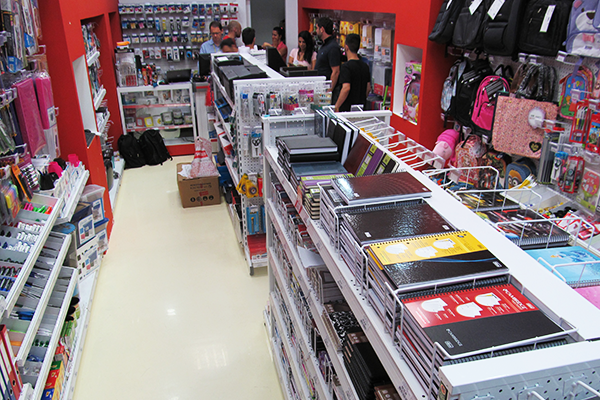 Staples na Avenida Paulista: de canetas a café, produtos de limpeza e panetone