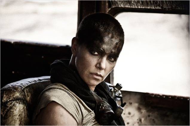 "Mad Max: Estrada da Fúria": revisita a sua própria trilogia pós-apocalíptica com o anti-herói conhecido como Mad Max "Mad Max: Estrada da Fúria": revisita a sua própria trilogia pós-apocalíptica com o anti-herói conhecido como Mad Max