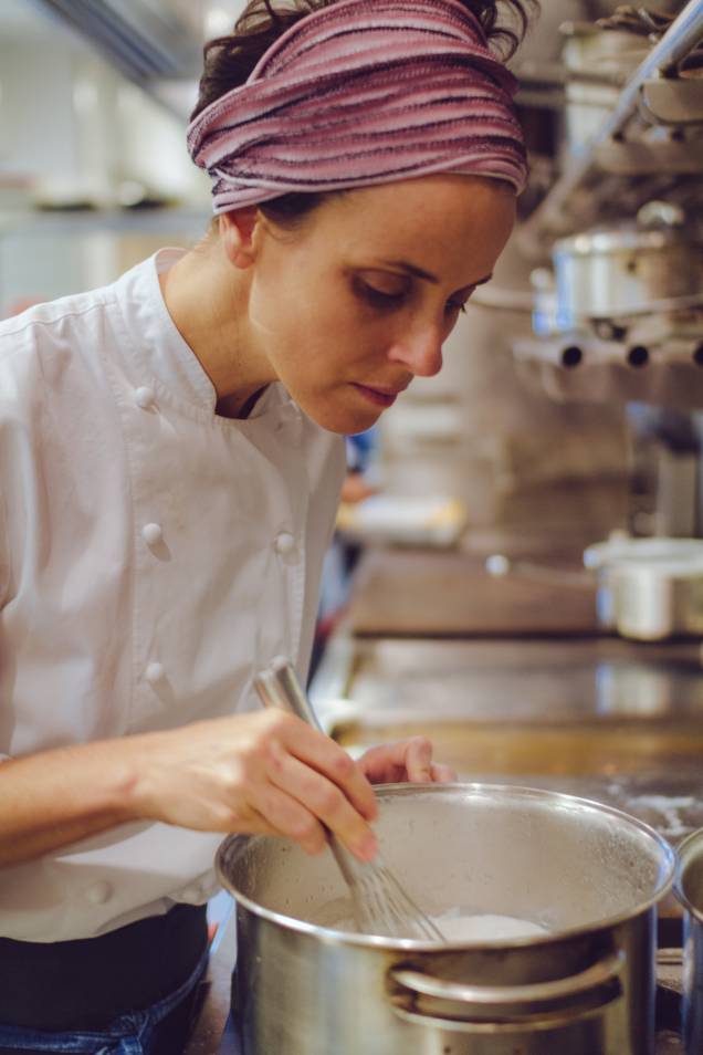 A chef Helena Rizzo assume a cozinha sozinha desde março de 2017, após a saída do ex-sócio, o chef Daniel Redondo