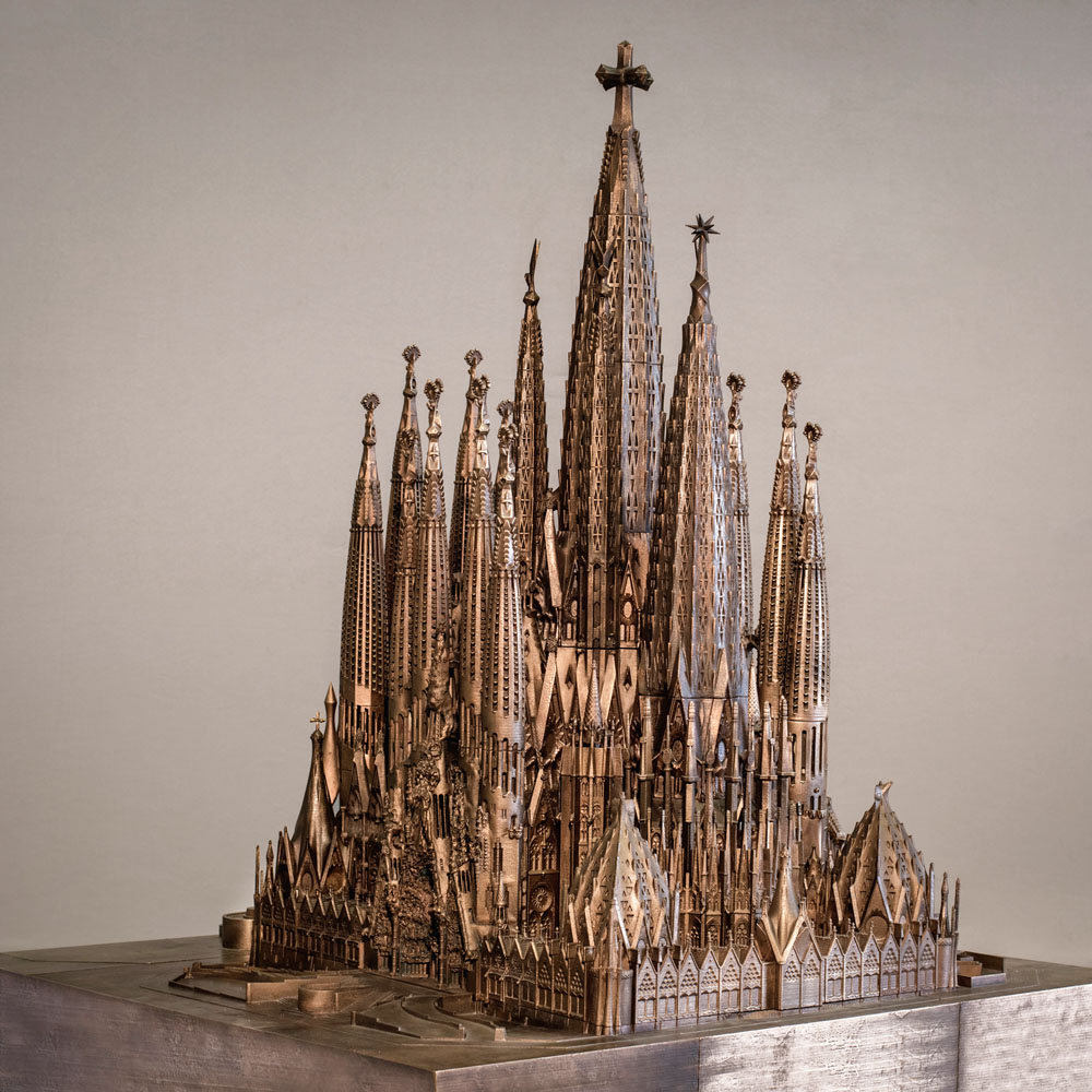 maquete-do-conjunto-da-basilica-da-sagrada-familia-escala-1x200-91x91x120-cm-gesso-basilica-de-la-sagrada-familia-jpg.jpeg