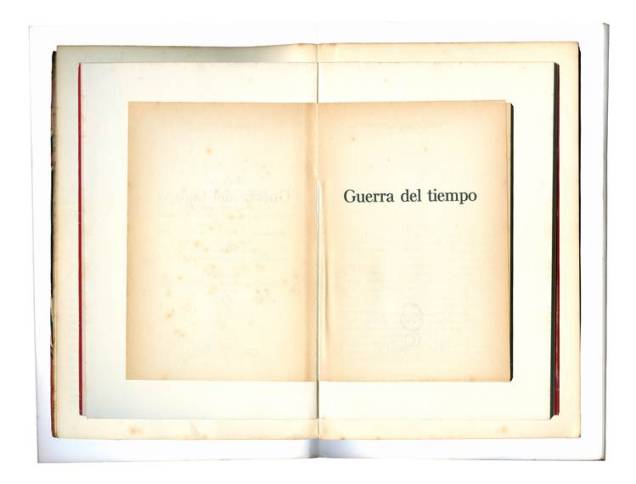 "Guerra del Tiempo", é feito a partir de frases colhidas de livros da biblioteca da própria artista "Guerra del Tiempo", é feito a partir de frases colhidas de livros da biblioteca da própria artista