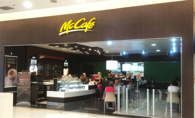Cafeteria do McDonalds, um dos dezoito pontos de venda da rede no Shopping Aricanduva