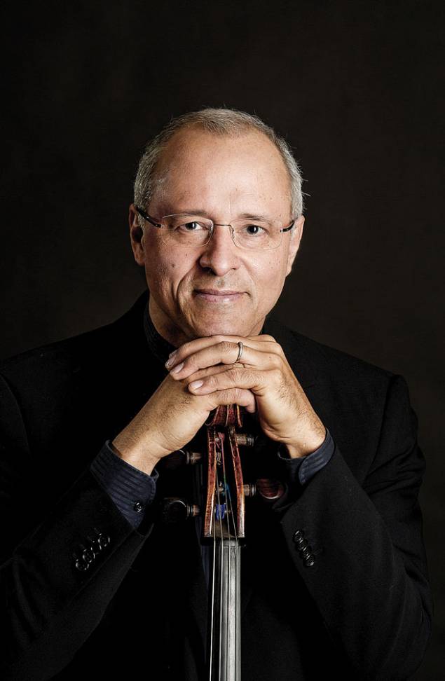 O violoncelista brasileiro Antonio Meneses é o convidado para a apresentação grátis no Auditório Ibirapuera