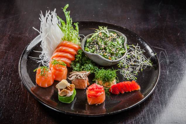 Sushis e sashimis servidos no rodízio do Manihi Sushi 
