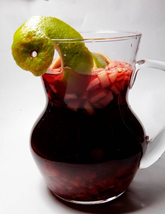 Sangria: refrescante mistura de frutas e vinho