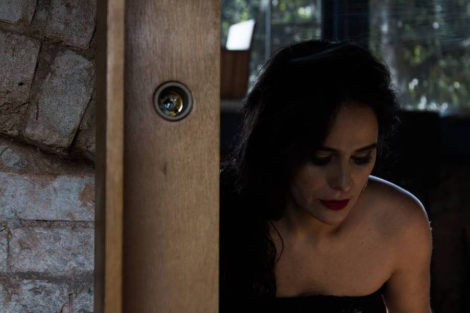 Mariana de Moraes: versão musical de poema de Oswald de Andrade