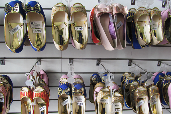 Calçados infantis, no Outlet Martinez (Avenida Paes de Barros n°39, Mooca) Calçados infantis, no Outlet Martinez (Avenida Paes de Barros n°39, Mooca)