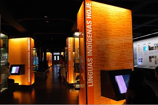 Museu da língua: computadores e recursos audiovisuais compõem acervo permanente