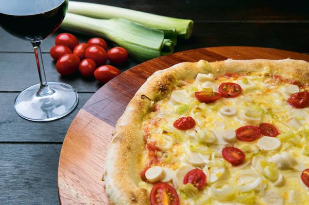Pizza napolitana: palmito e alho-poró