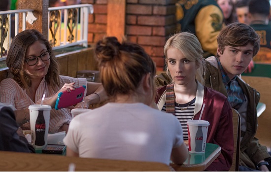 Vee DeMarco (Emma Roberts) é uma garota comum até conhecer o jogo "Nerve – Are you a Watcher or a Player?”