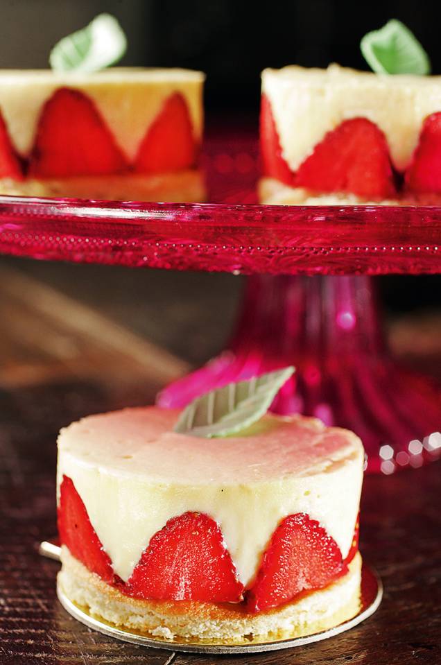 A doceria serve delícias como o fraisier, feito de morango