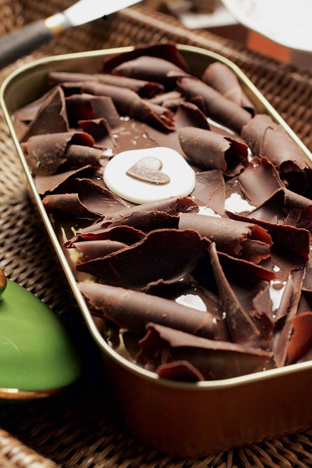 Bolo de chocolate sem lactose uma das melhores guloseimas da confeiteira Nininha Sigrist, especializada em doces de festa