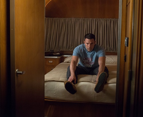 Christian Wolff (Ben Affleck) um homem que tem mais intimidade com números do que por pessoas Christian Wolff (Ben Affleck) um homem que tem mais intimidade com números do que por pessoas