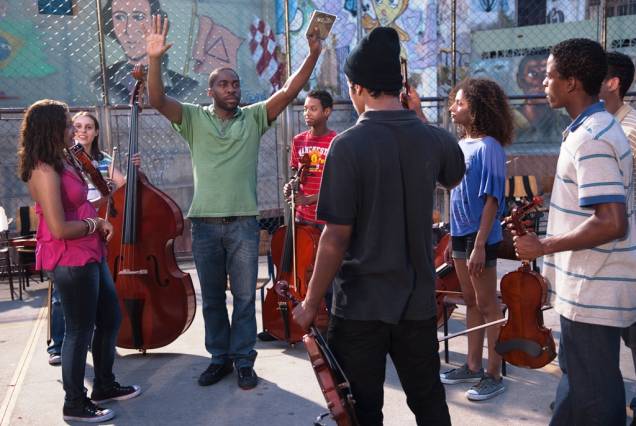 Tudo que Aprendemos Juntos: Lázaro Ramos é um violinista que vai lecionar em uma escola de música na periferia