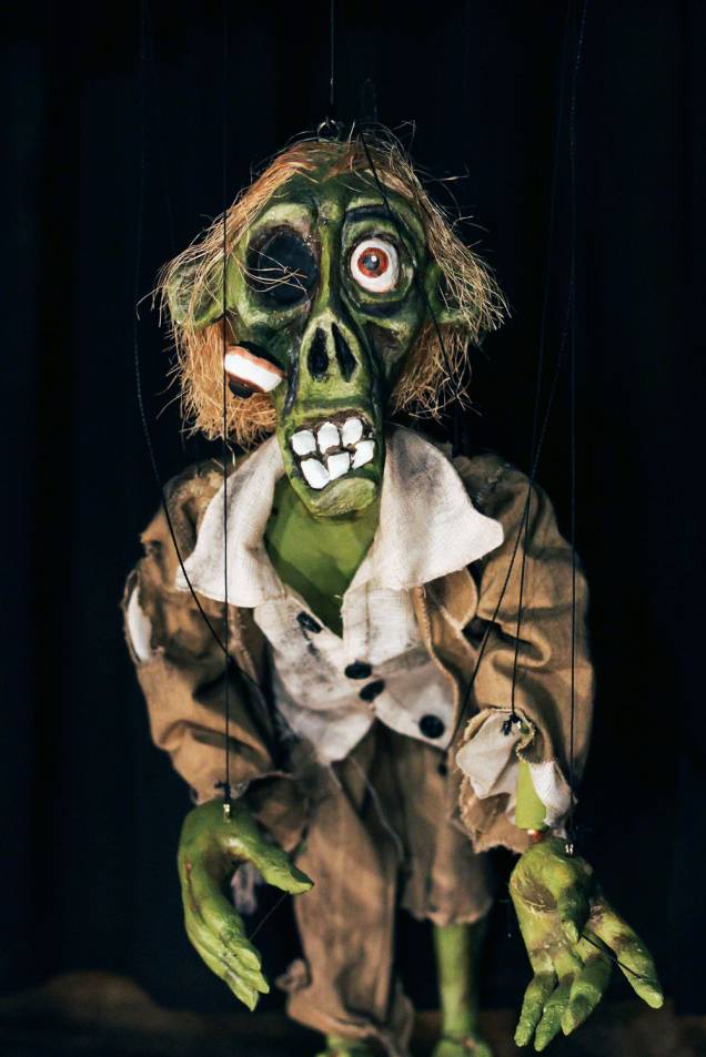 Márcio Pontes e as marionetes: manipulação precisa Márcio Pontes e as marionetes: manipulação precisa