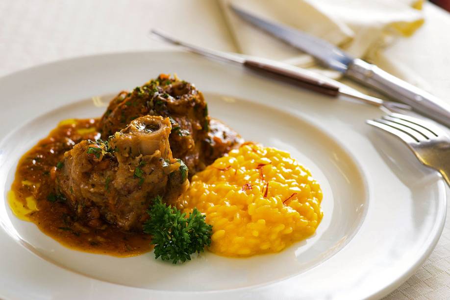 Ossobuco de vitela com risoto de açafrão: boa escolha de ingredientes Ossobuco de vitela com risoto de açafrão: boa escolha de ingredientes